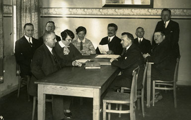 Das Schul-Kollegium von ca. 1928/1929 Personen von links: Paul Greiffenberger, August
